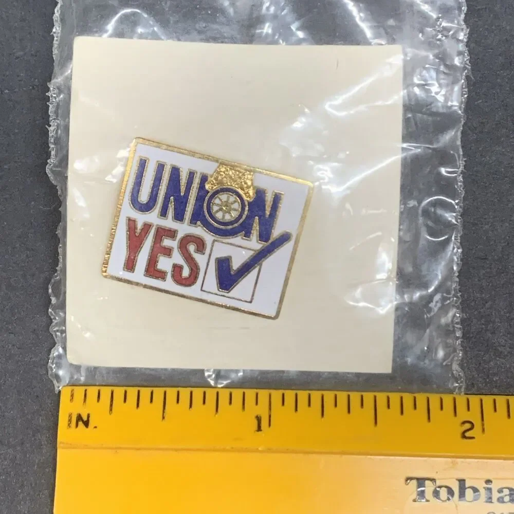 Vintage NOS TEAMSTERS UNION YES LAPEL PIN BADGE